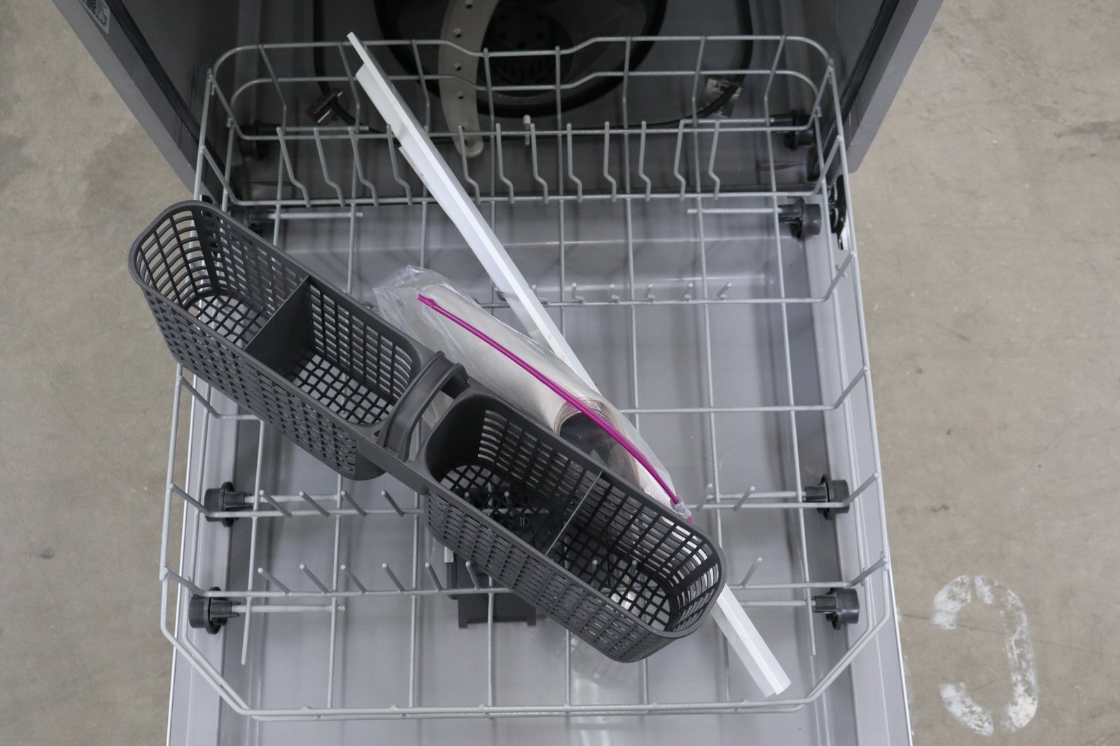 GE GDF460PGTWW 24" White Front Control Dishwasher NOB #161847 gallery