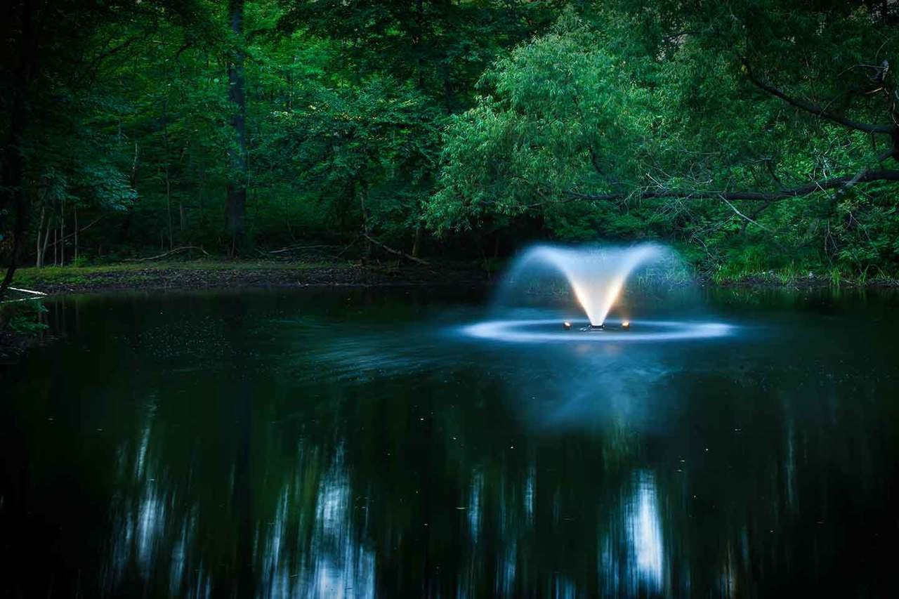 Scott DA - 20 Display Pond Aerator Fountain 1/2 HP 115V with 100 ft. Power Cord gallery