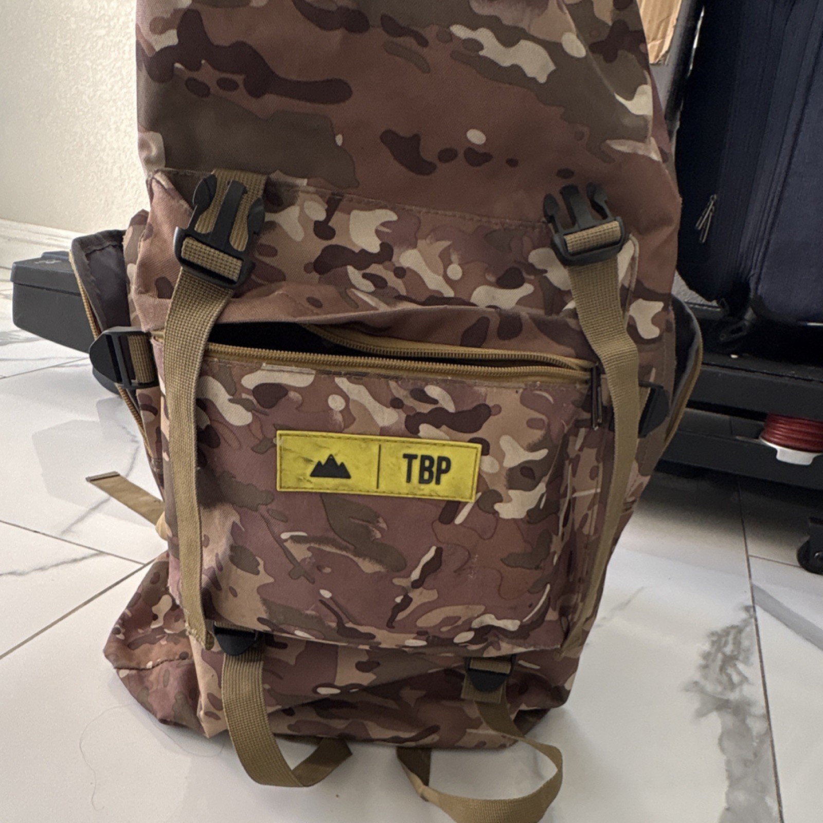 TBP Camouflage Hiking Backpack Adjustable Straps Padded Back Zippered Pockets 4