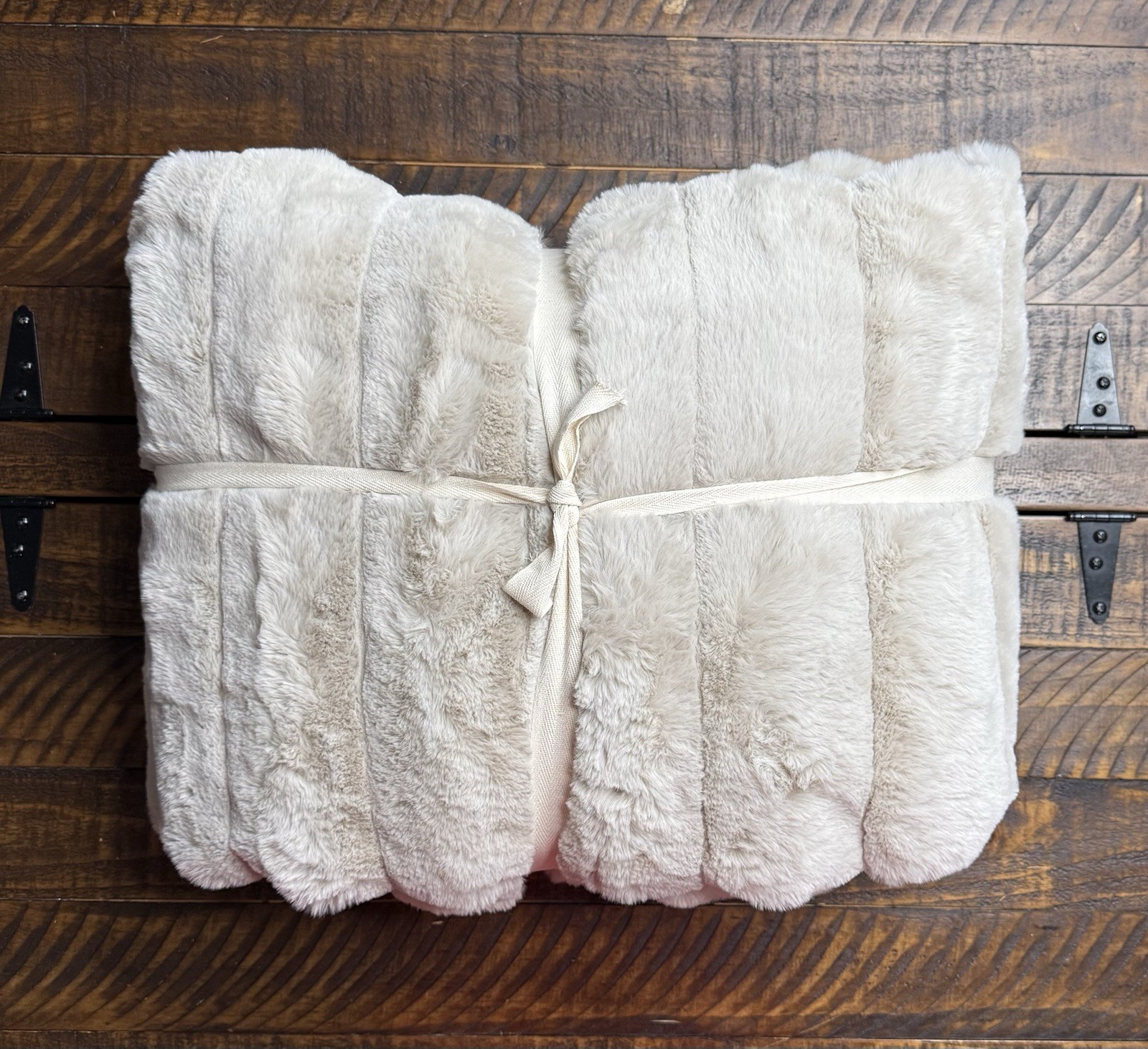 Pottery Barn Double Faced Faux Fur Blanket Ivory Full/Queen New! gallery