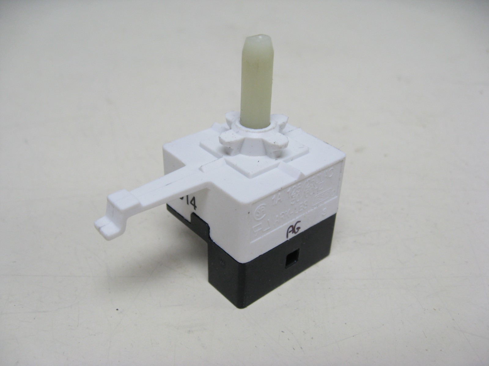 Maytag Dryer Selector Switch W10420747 New Open Box gallery