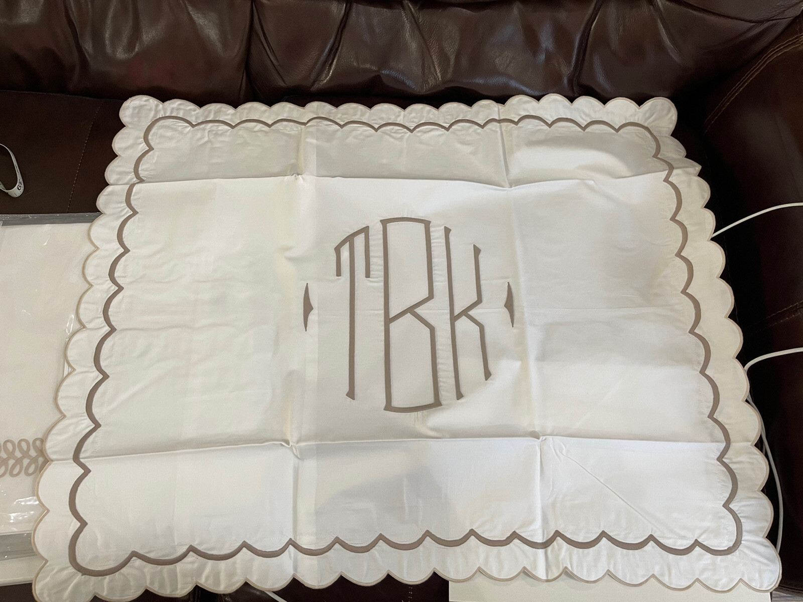 $174 Matouk India New 1pc Standard Sham 100% Cotton 350TC Percale Scallope MONO gallery