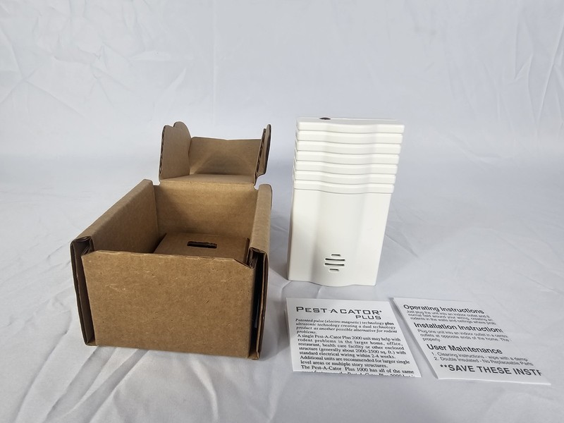 Pest-a-Cator Plus 2000 Electronic Rodent Repeller Model 12200 gallery