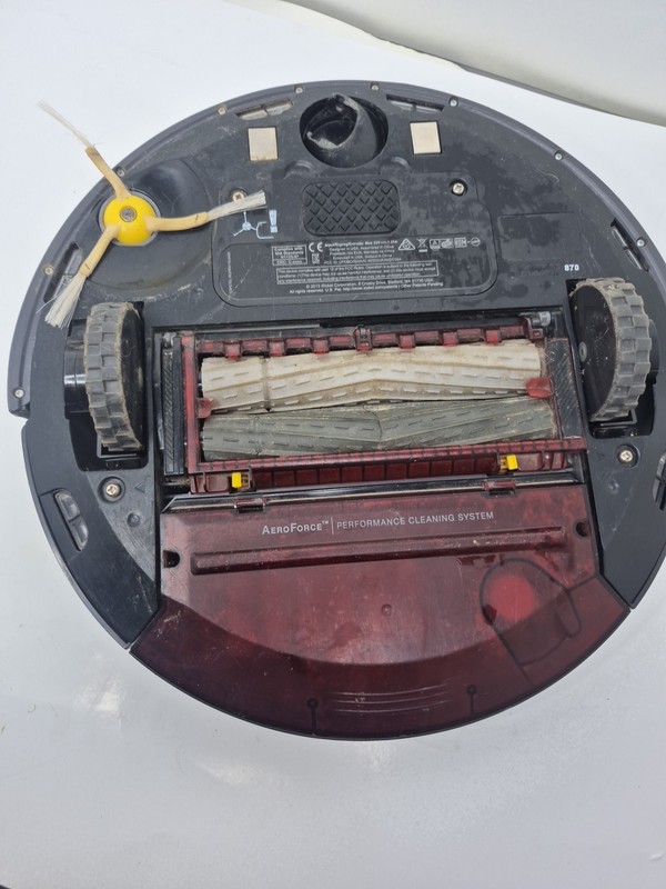 iRobot Roomba Model 870 UNTESTED AS IS FOR PARTS OR REPAIR gallery