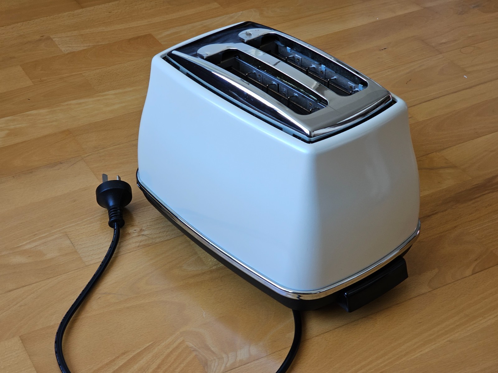 READ - Delonghi ICONA CTO2003 220-240 Volt 50 Hz Toaster White - Type I gallery