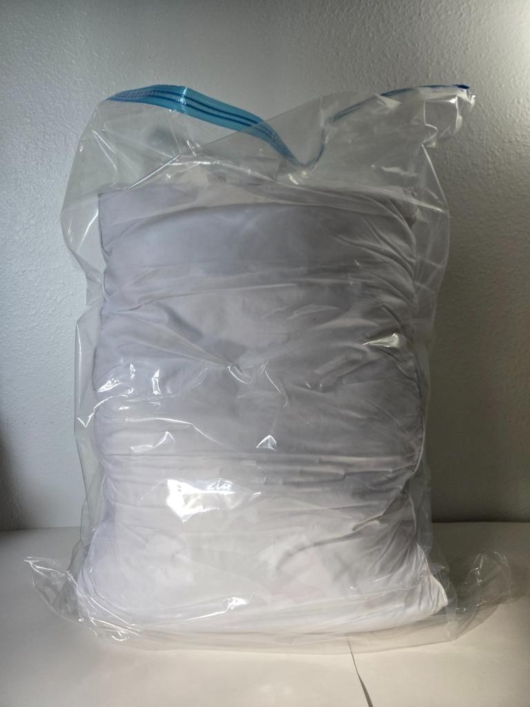 UNIKOME Medium Soft Goose Down and Feather Gusseted 2-Pack Pillows Queen gallery