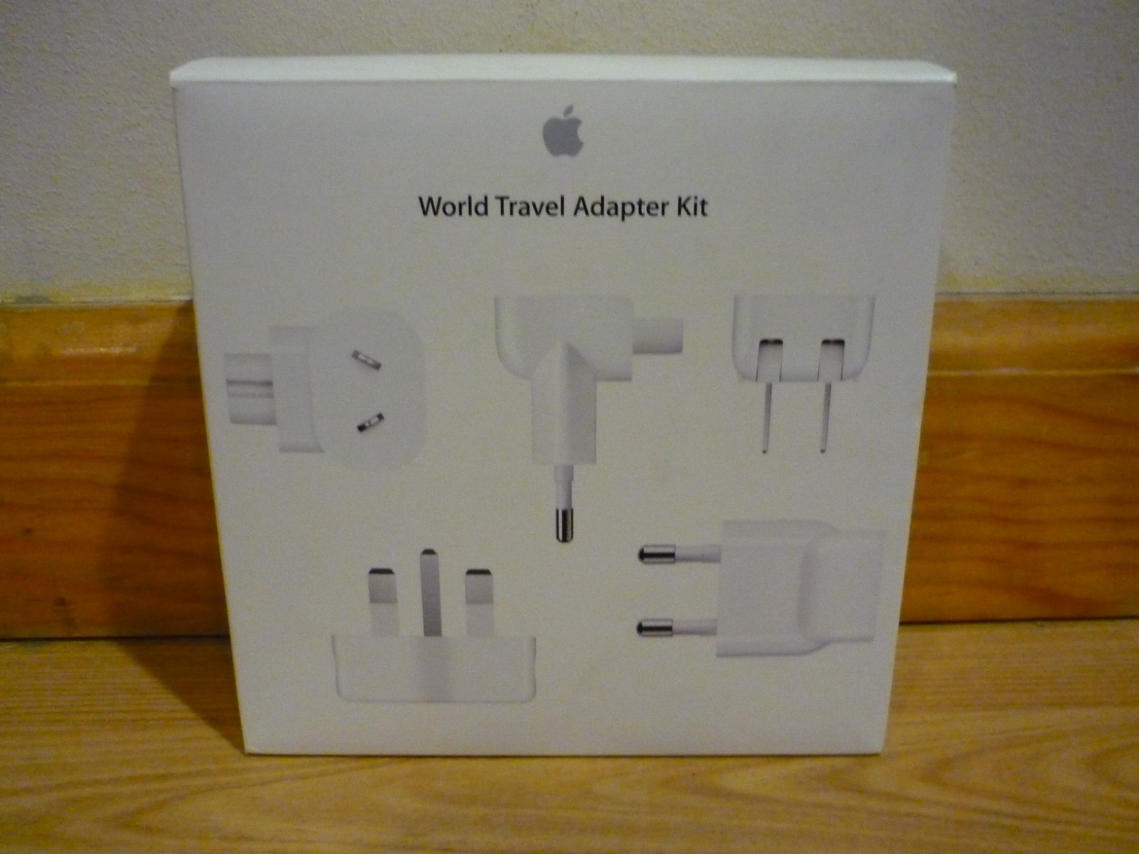 APPLE WORLD TRAVEL ADAPTER KIT MD837AM/A WHITE OEM GENUINE gallery