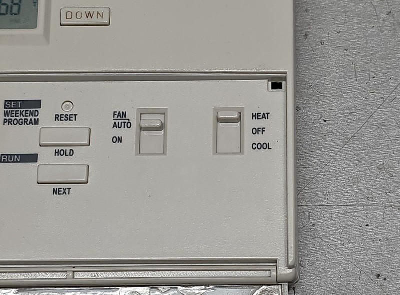 Lux 500 Digital Programmable Thermostat Heat Cool HVAC 24V Wall - Tested Working gallery