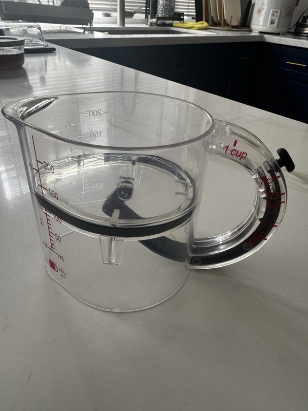 4-In-1 Adjustable Measuring Cup Multi-Functional Measuring Cup w/ Scraper gallery