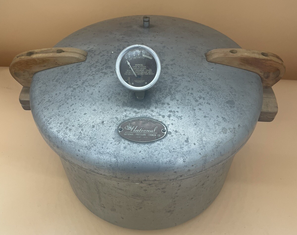 National No. 7 Pressure Cooker. Untested, For Parts Or Repair. See Photos gallery