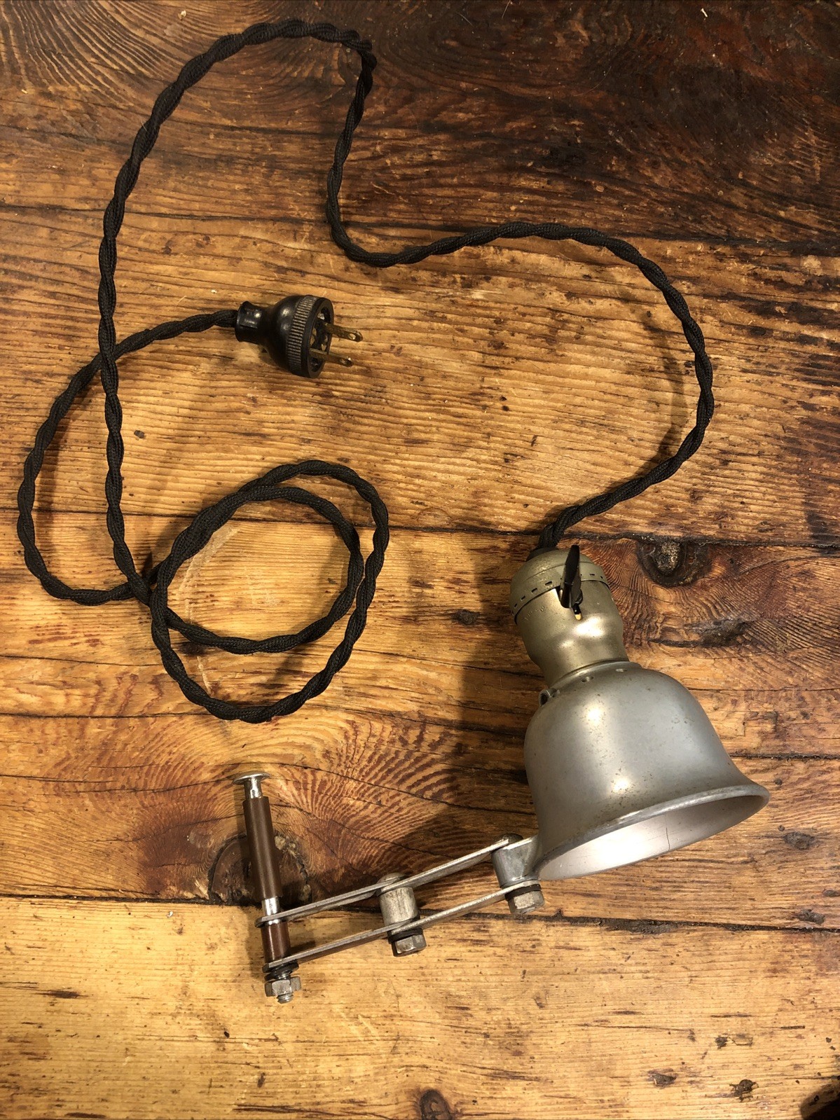 VINTAGE ORIGINAL DELTA RETIREMENT LIGHT WITH MOUNTING BRACKET READY TO USE gallery