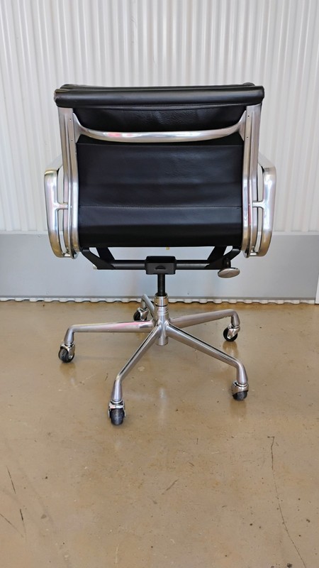 Authentic Herman Miller Eames Soft Pad Management Office Chair Black Leather gallery