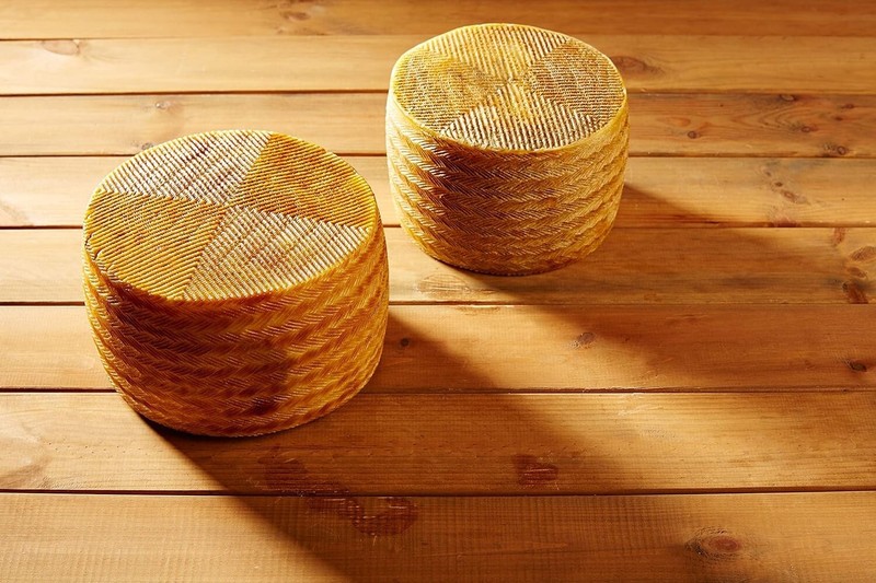 Manchego Cheese Wheel D.O.P – Approx. 2 lbs gallery