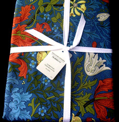 WILLIAMS SONOMA MORRIS & CO COMPTON TABLECLOTH 100% COTTON 70 X 126 INCHES N/WTG