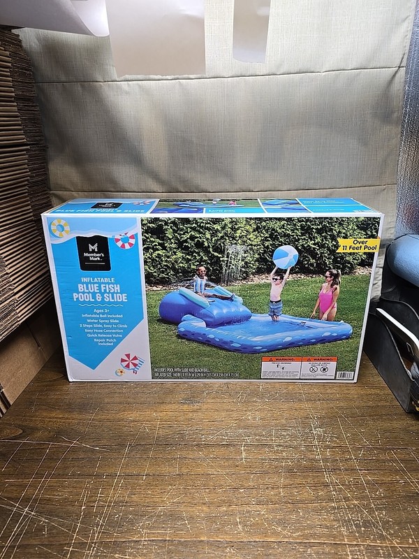 MEMBERS MARK 11’ Inflatable Donut Pool & Slide Blue gallery