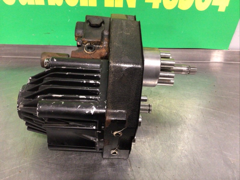 John Deere 4100 4110 Hydro Pump Assembly AM879430 LVA800101 S11 gallery