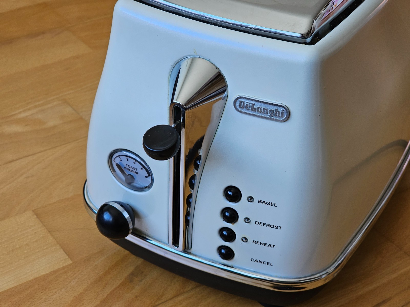 READ - Delonghi ICONA CTO2003 220-240 Volt 50 Hz Toaster White - Type I gallery
