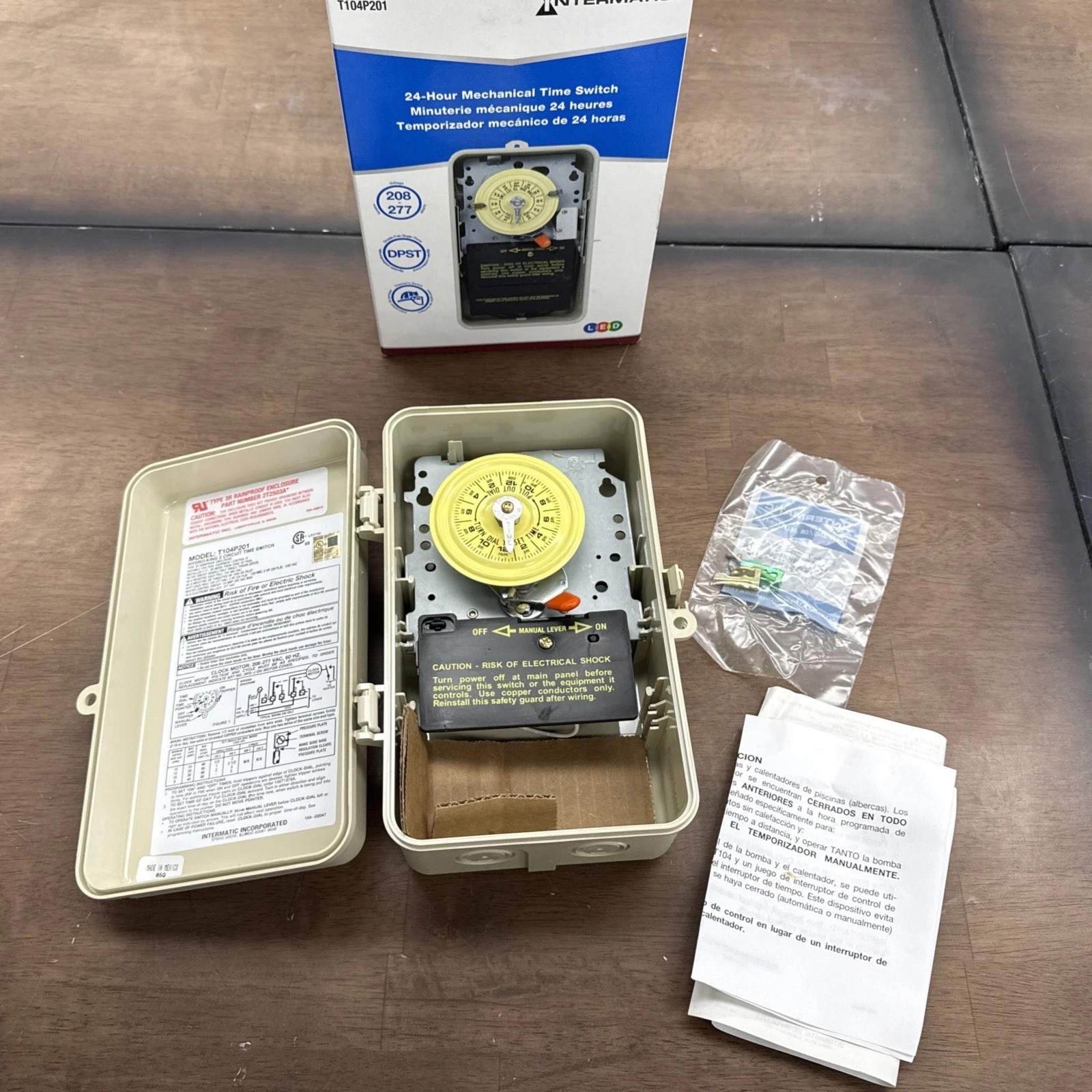 Swimming pool Intermatic T104P201 Timer pump Switch on off tabs 240 volts NEMA3R gallery