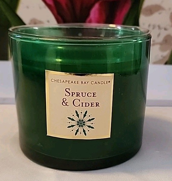 🌿 New Box Spruce & Cider 8.8 oz Chesapeake Bay Glass Green Candle Gift Nature🌱 gallery