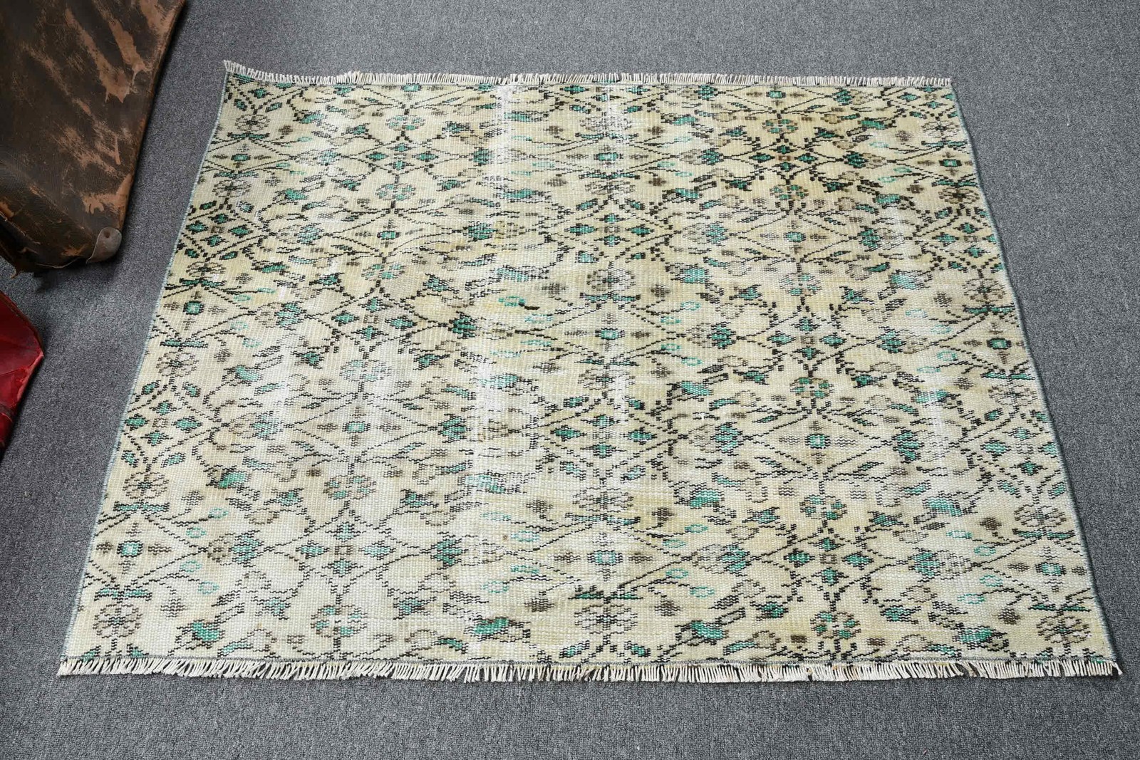 4,3x3,3 ft Small Turkish Rug, White Floral Vintage Rug gallery