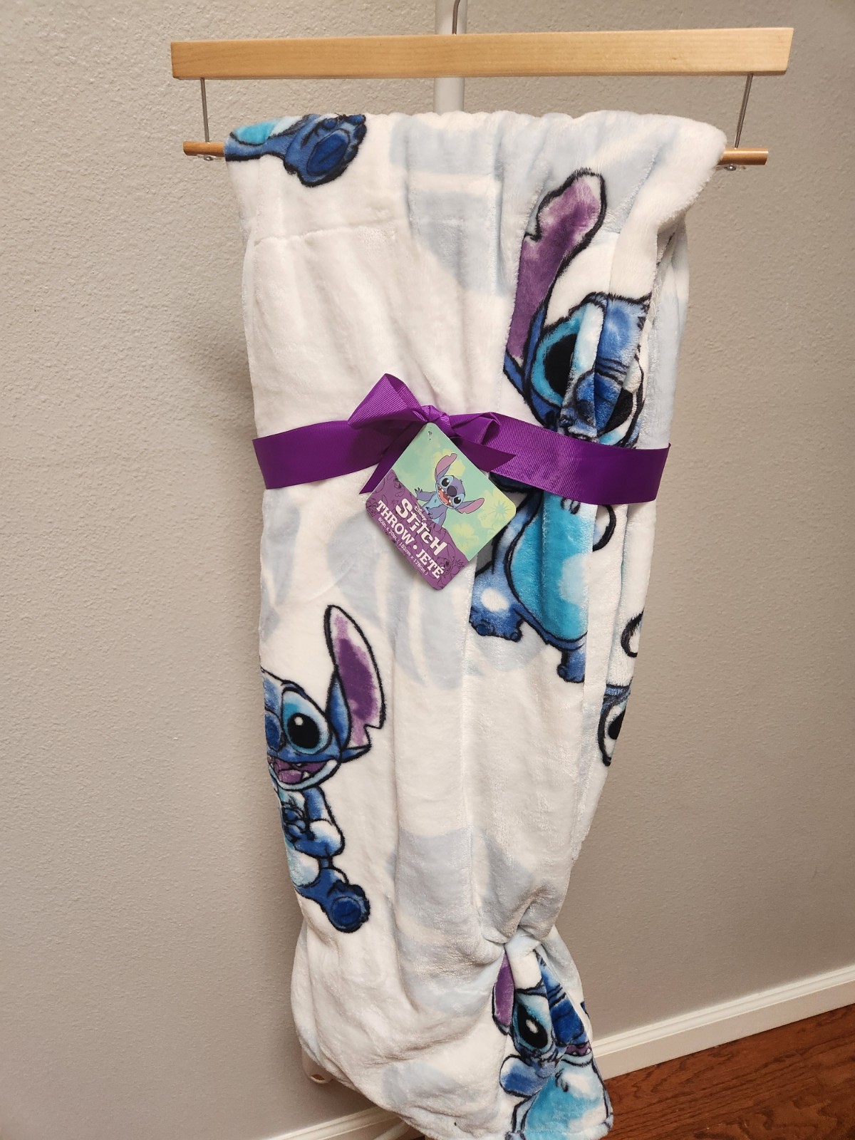 DISNEY STITCH THROW BLANKET JETE 60in x 70in NWT 152cm x 178cm 100% POLYESTER gallery