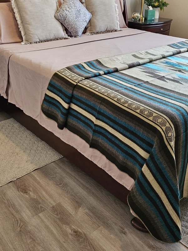 EXTRA LARGE, REVERSIBLE, ALPACA WOOL,MULTICOLOR BLANKET ECUADOR 74,8x91,33 in gallery