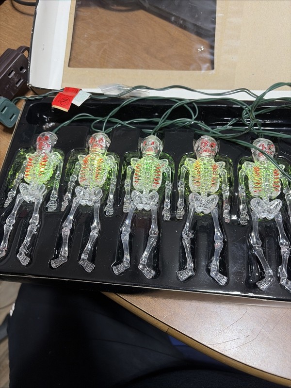 Flickering Skeleton 10 Light String Set Vintage Green Bulbs Halloween New Rare gallery