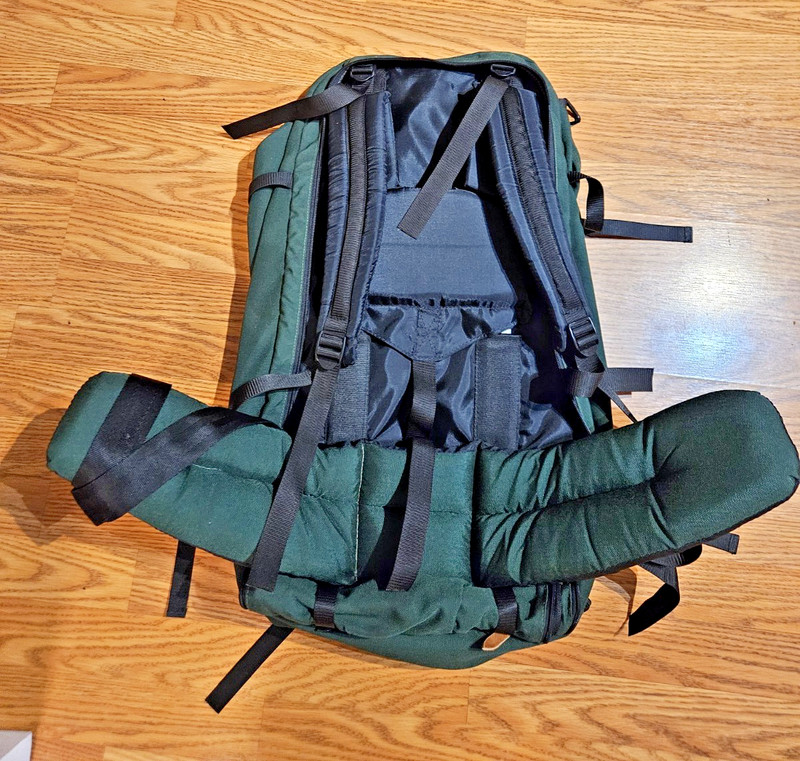 Camp Trails Discovery Internal Frame Large  Backpack with detachable day pack gr 4