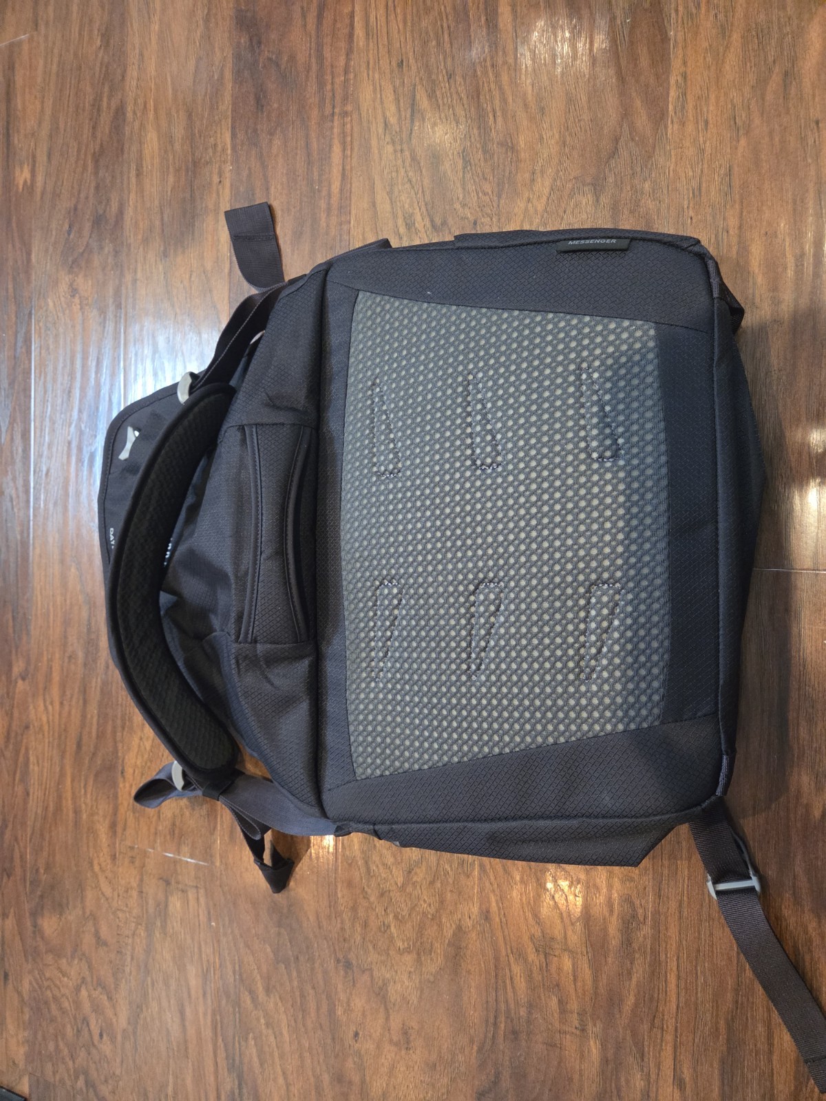 Osprey 12L Messenger 2