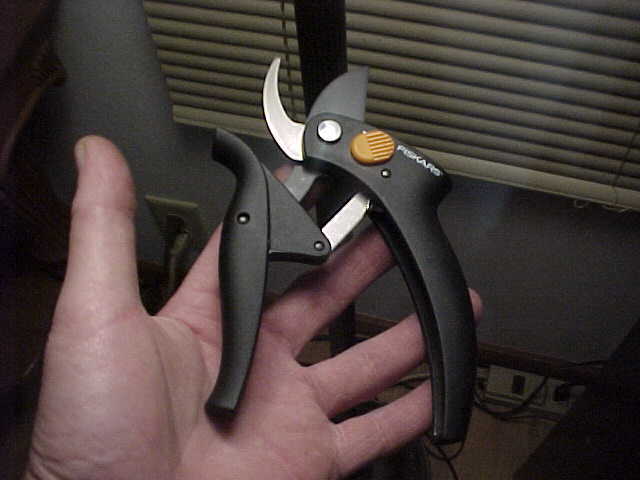 NOS Fiskars #9634 Bypass 25% More Power Easy Cutting Pruner Pruning Shears gallery