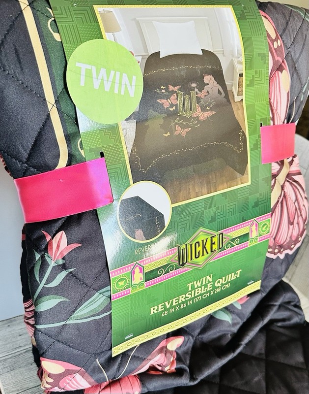 Universal Studios Wicked Reversible Quilt Twin Emerald City Glinda Elphaba gallery