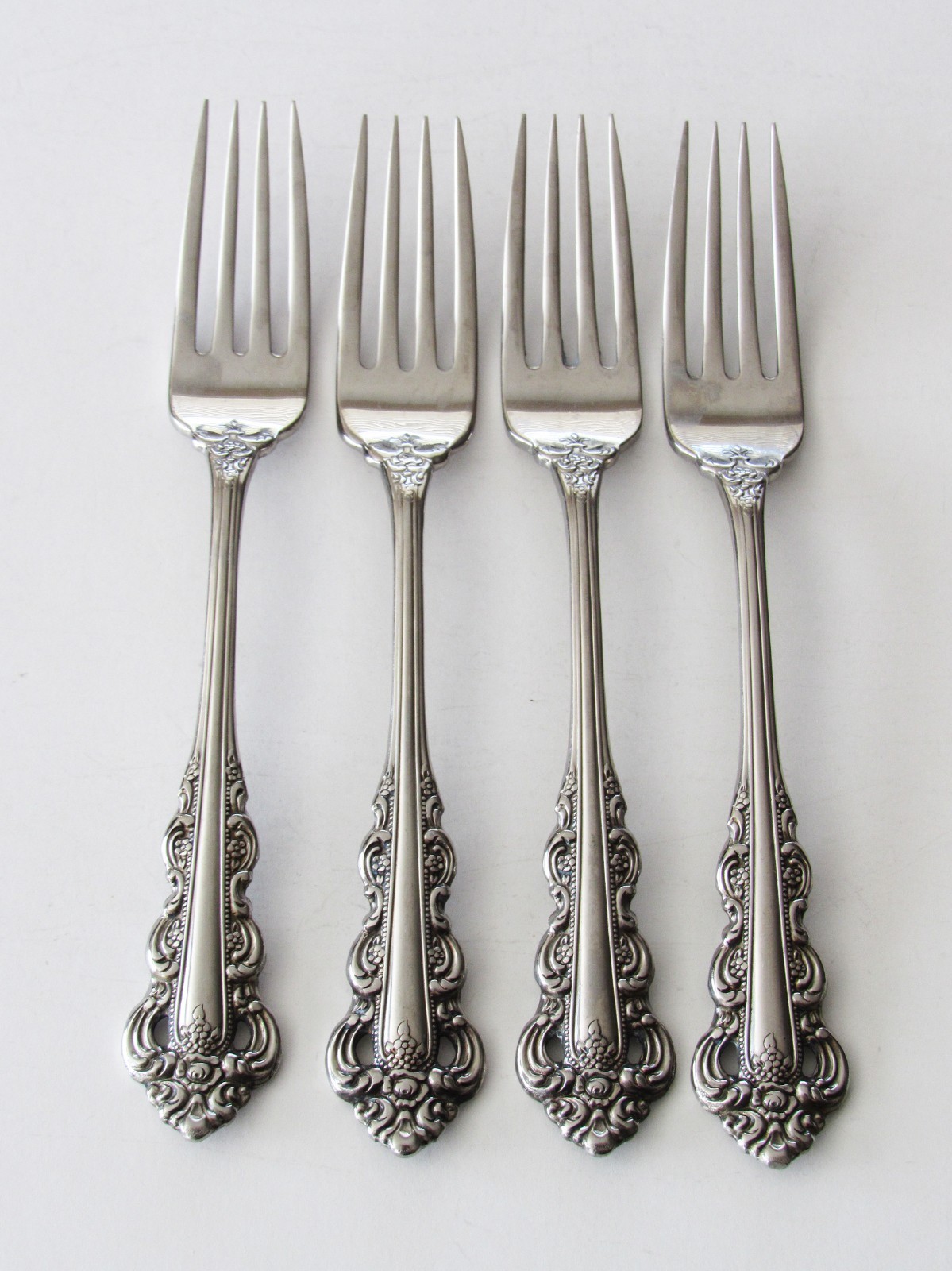 Oneida SOUTHERN BAROQUE Stainless Flatware 4 DINNER FORKS Artistry Pierced gallery