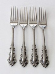 Oneida SOUTHERN BAROQUE Stainless Flatware 4 DINNER FORKS Artistry Pierced