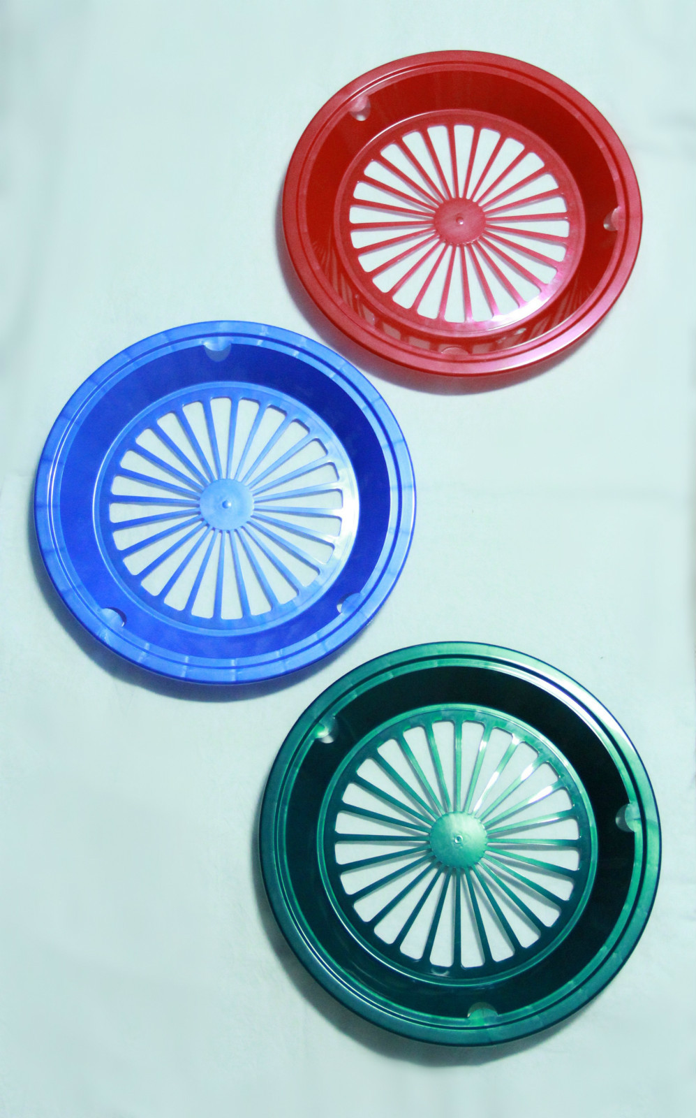6 GREEN, RED, and BLUE PAPER PLATE HOLDERS, PICNIC, BBQ, PARTIES, & CAMPING gallery
