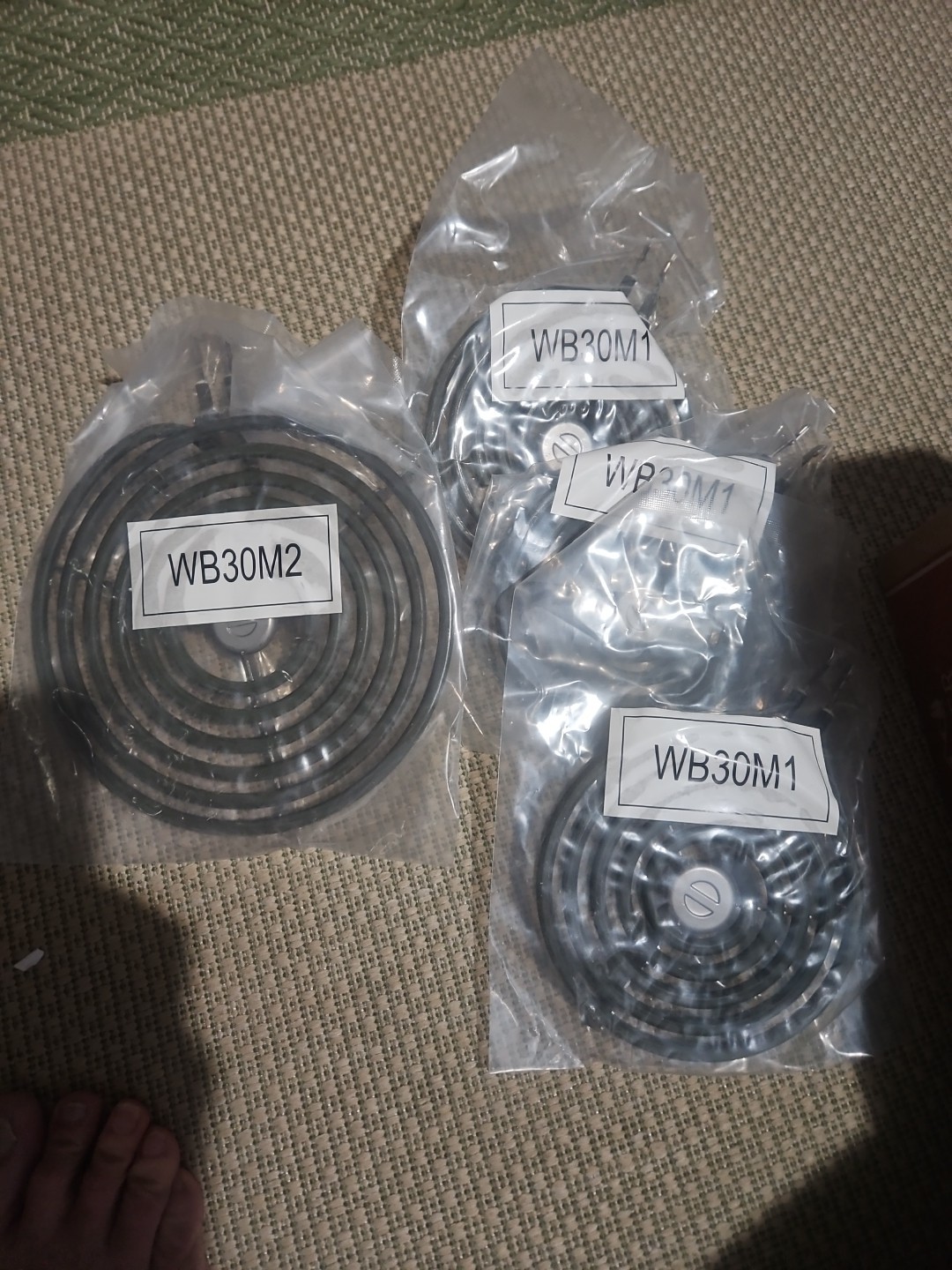 Replacement Drip Pans WB31M19 8” WB31M20 6” & Burners WB30M1 6" WB30M2 8" gallery