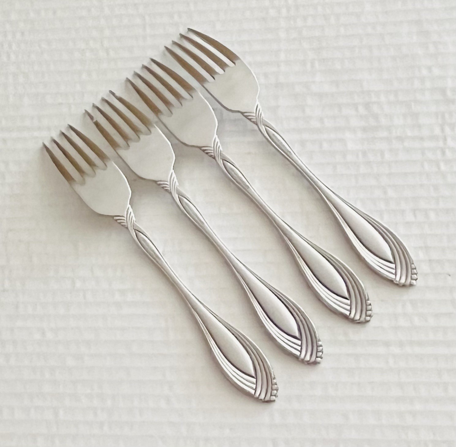 Oneida Community Stainless Heiress 4 Dinner Forks Glossy gallery