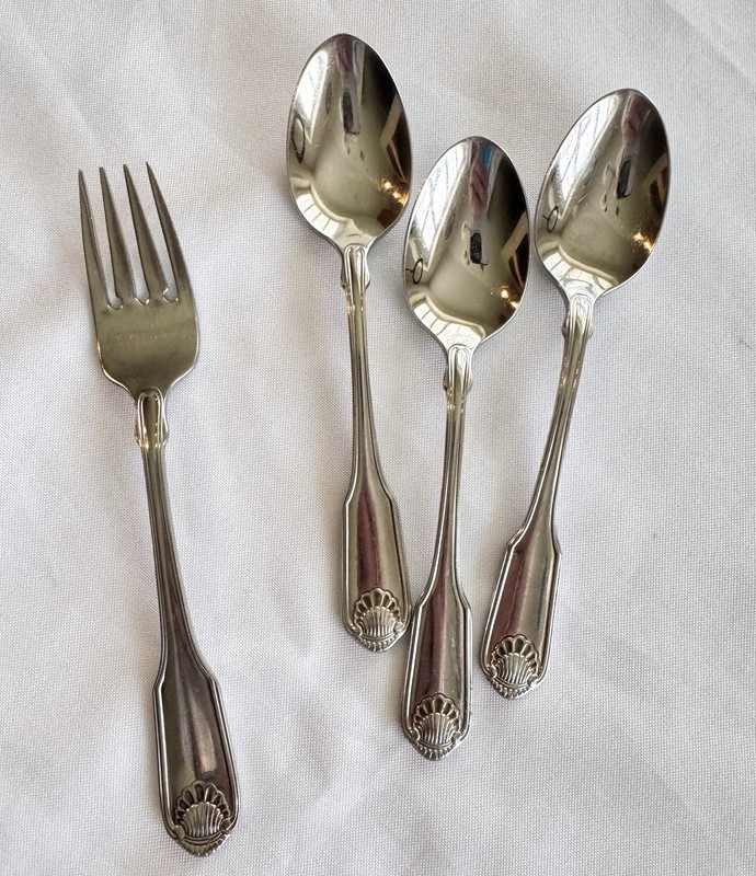 Oneida Classic Shell Cube Stamp Heirloom Flatware Lot 28 Pc Serving Pieces gallery
