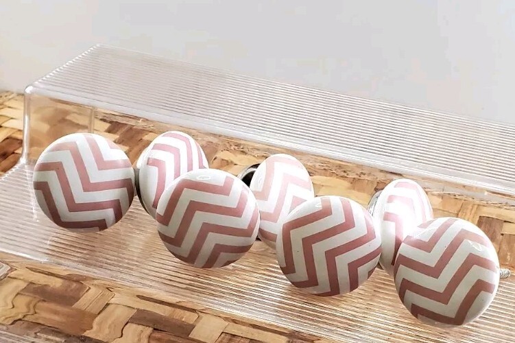 7 pc. 1½" Tan & White Zig Zag Design Drawer Pull / Ceramic Cabinet Door Knob gallery