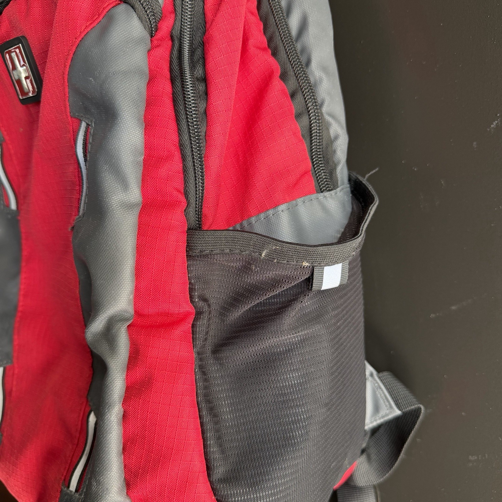 Swiss Tech Gray and Red Reflective Backpack Multiple Pockets School/Work/Hiking 4