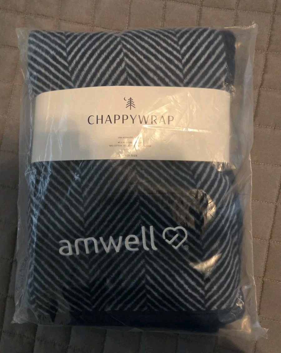 Chappywrap Midi size 40 X 60" Reversible Blanket (58% Cotton, 35% Acrylic) gallery