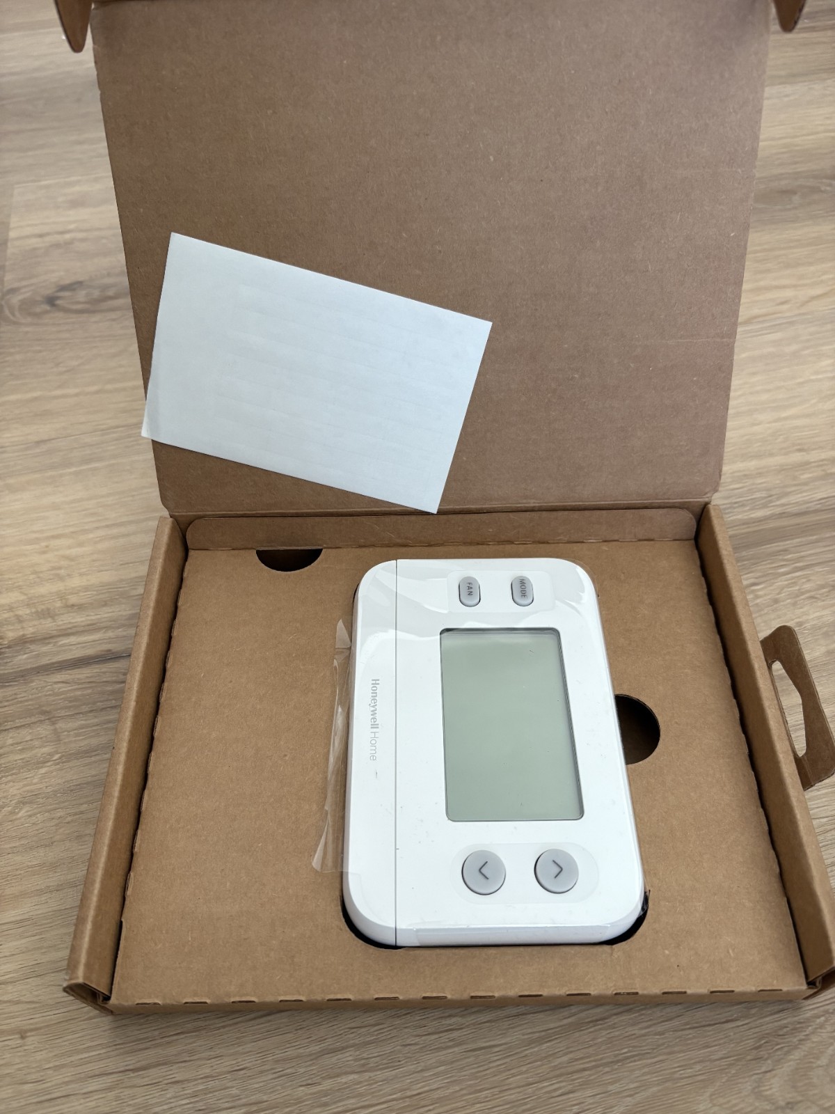 HONEYWELL HOME, X1N NON-PROGRAMMABLE THERMOSTAT SINGLE STAGE RTH11B gallery