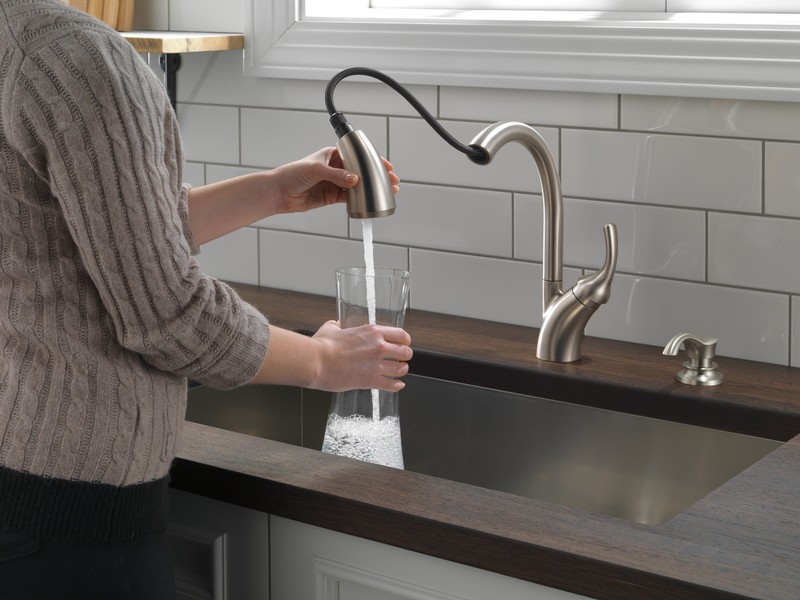 Delta Shiloh Pullout Kitchen Faucet Spotshield Stainless-Certified Refurbished gallery