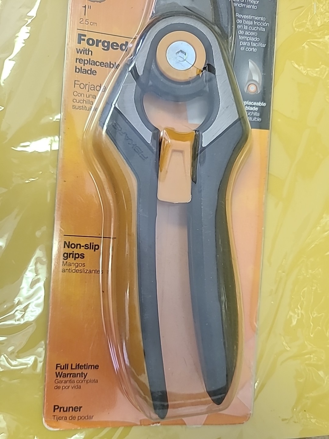 Fiskars Pruner ~Cuts up to 1" Branches & Stems~ Item #9278 gallery