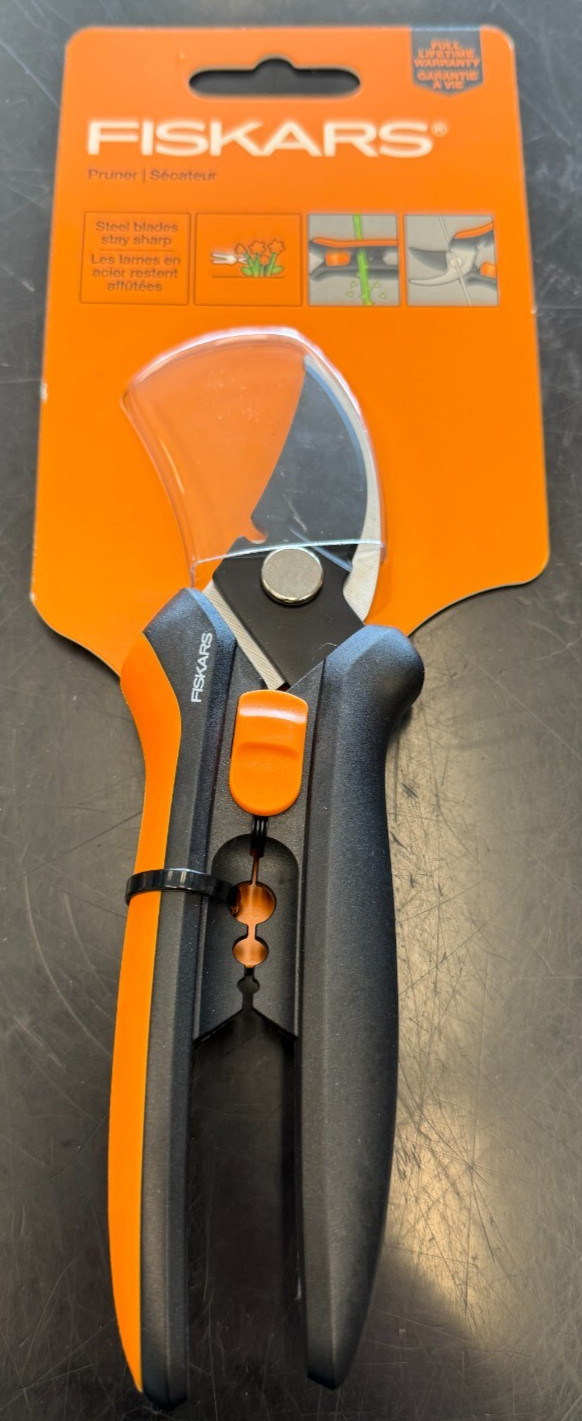 Fiskars Cut Capacity Classic Bypass Hand Pruning Shears gallery