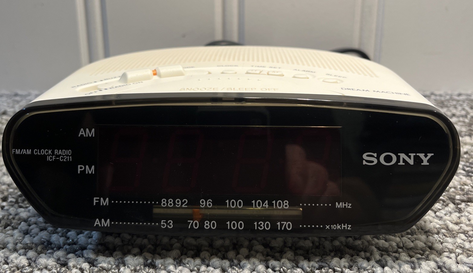 VTG Sony Dream Machine ICF-C211 FM/AM Alarm Clock Radio White Digital Working gallery