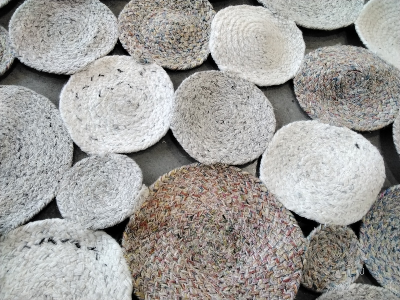GREEN / IVORY 5' X 5' RD Broken Thread Rug, Reduced Price 1172764459 CAP232Y-5R gallery