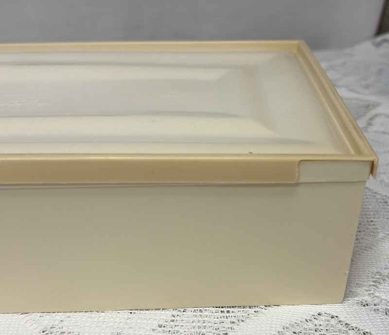 VTG Lustro Ware Atomic Beige Tissue Holder H‑33 Starburst Pattern gallery