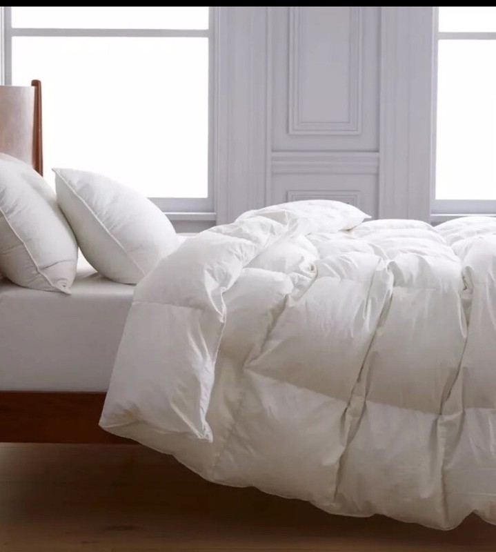 NWT Quince Down Alternative Comforter Lightweight Size King Cal King New $130 gallery