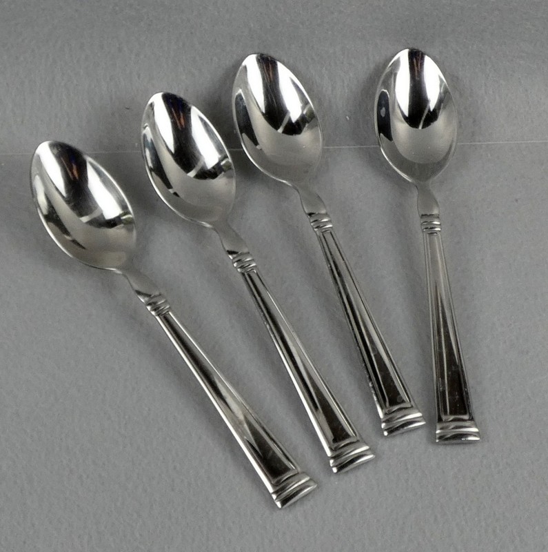Lenox Esquire Glossy Stainless Flatware -- Place Oval Soup Spoon 7 1/8" gallery