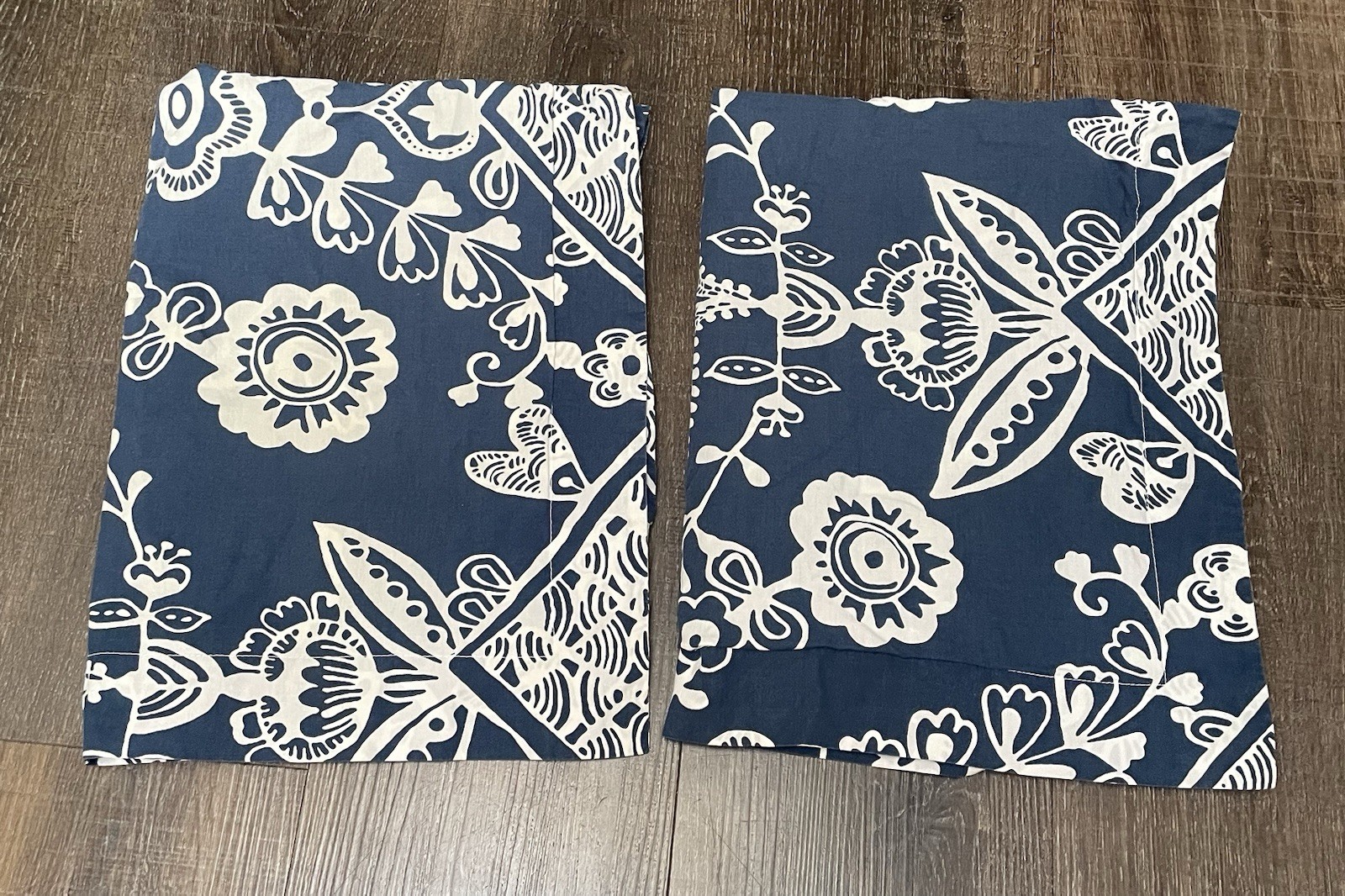 Pottery Barn Dorm NATALIA Standard Size Pillow Shams Set Of 2 Navy Blue & White gallery